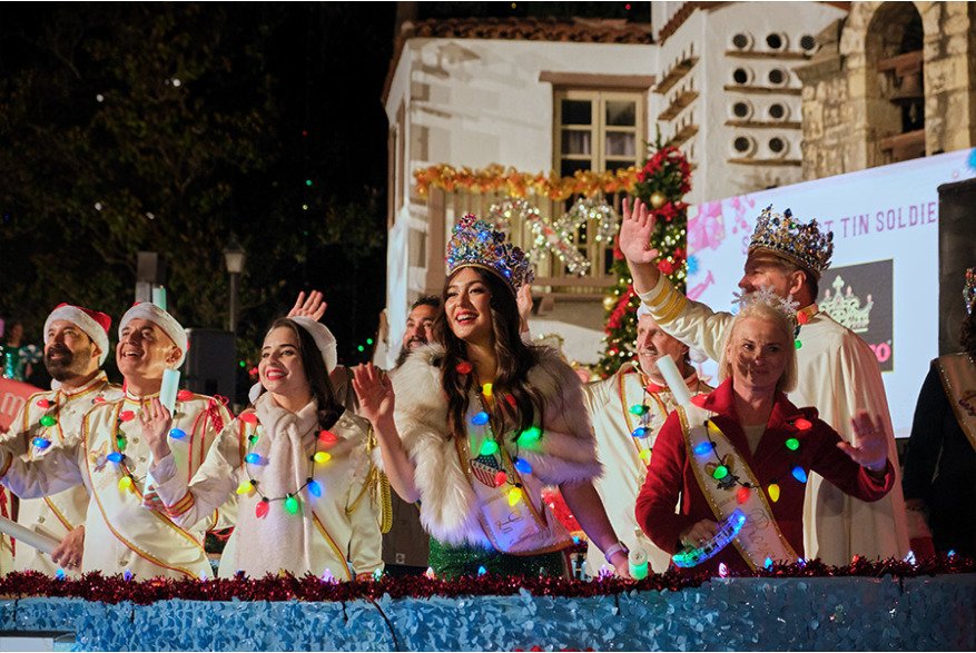 Rey Feo Float At Ford Holiday River Parade